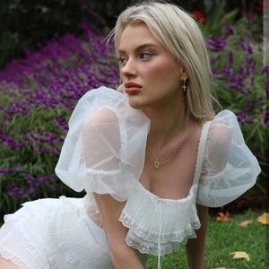 Meet your Posher, Beau